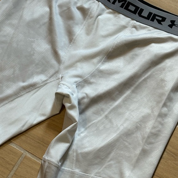 Under Armour Light Gray & White Compression Leggings - Picture 2 of 2
